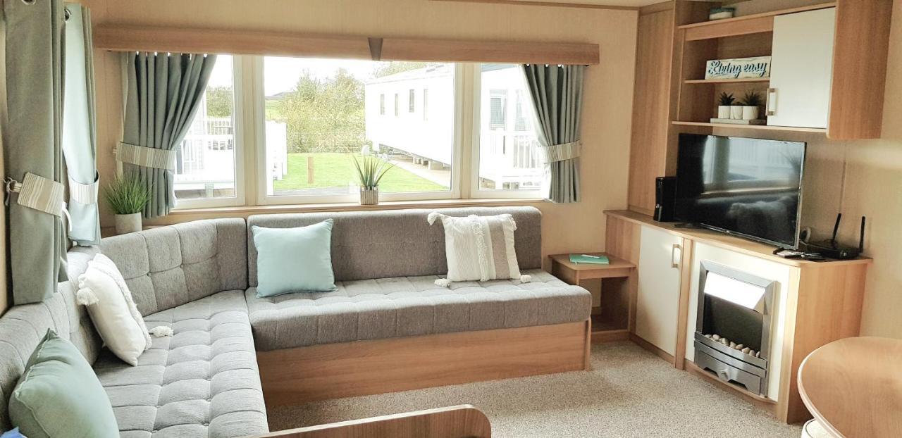 Living Easy Staycations At Tattershall Lakes 外观 照片
