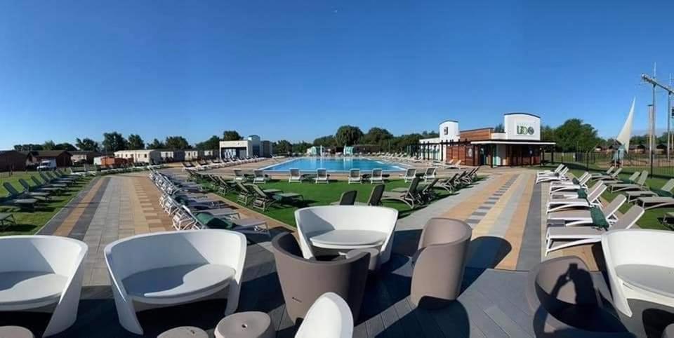 Living Easy Staycations At Tattershall Lakes 外观 照片